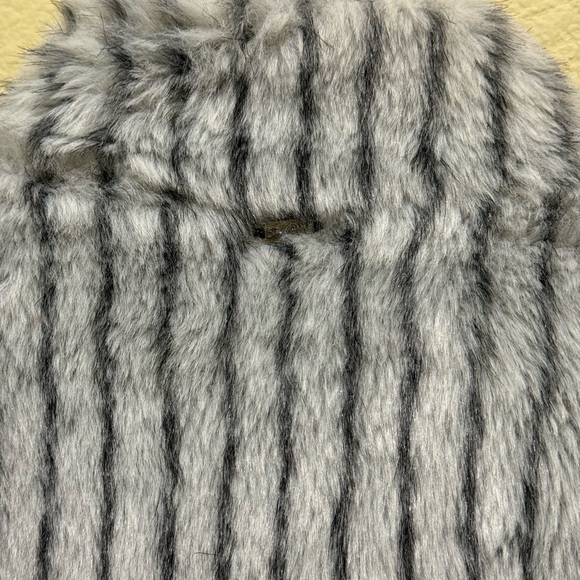 ST JOHN VEST - Picture 6 of 8